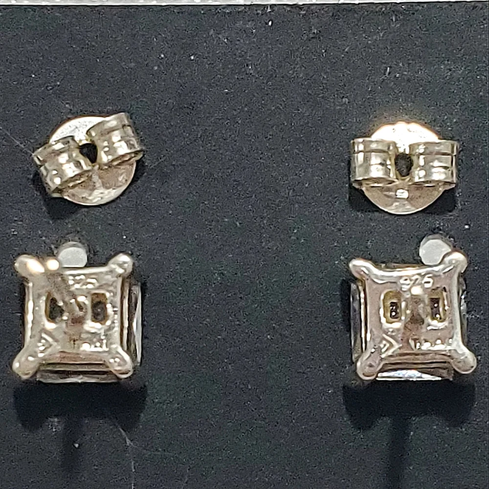 Rare Silpada 925 Sterling Silver Noble Cubic Zirconia Stud Earrings P1304